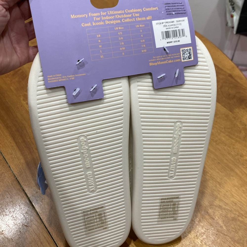 COPY - NWT. Moodpops, ladies size S (5/6), slippers. - Picture 7 of 11